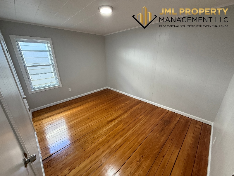 Building Photo - 52 Pitman St