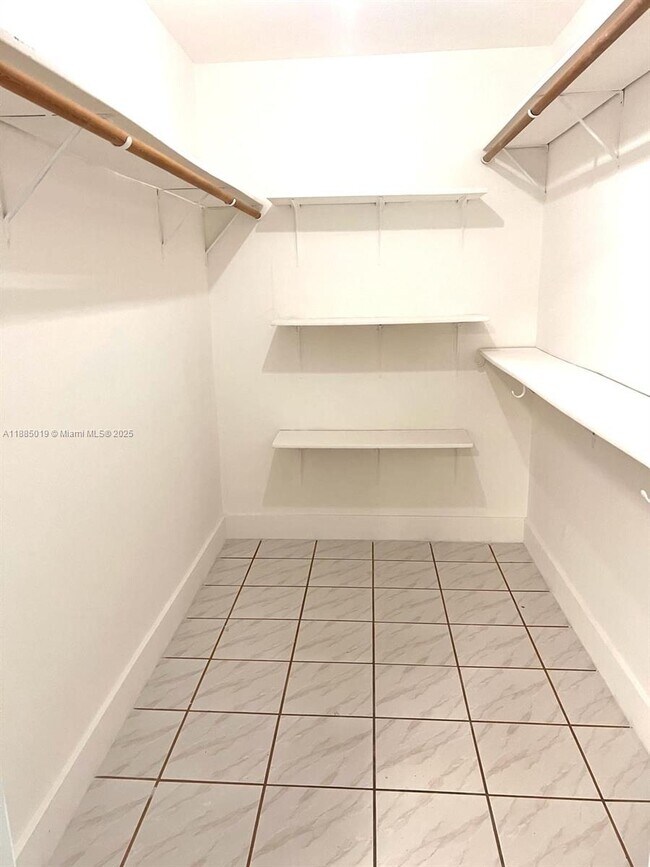Building Photo - 1575 W 53rd St