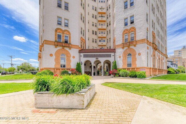 Building Photo - 400 Deal Lake Dr