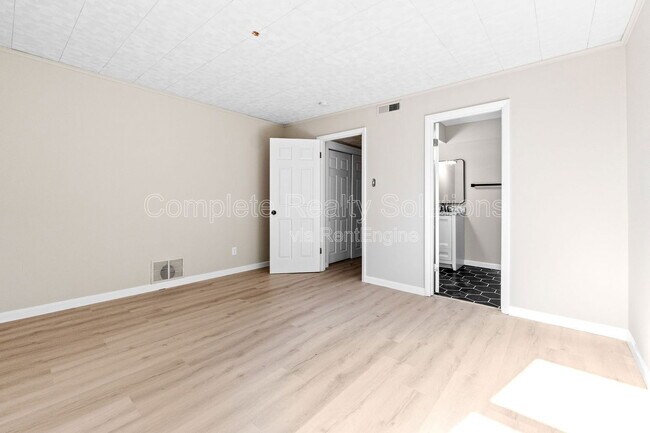 Building Photo - 1139 Lakeview Ave