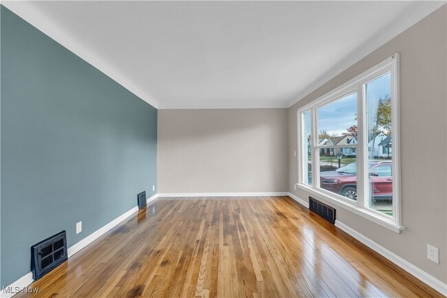 Building Photo - 14705 Krems Ave