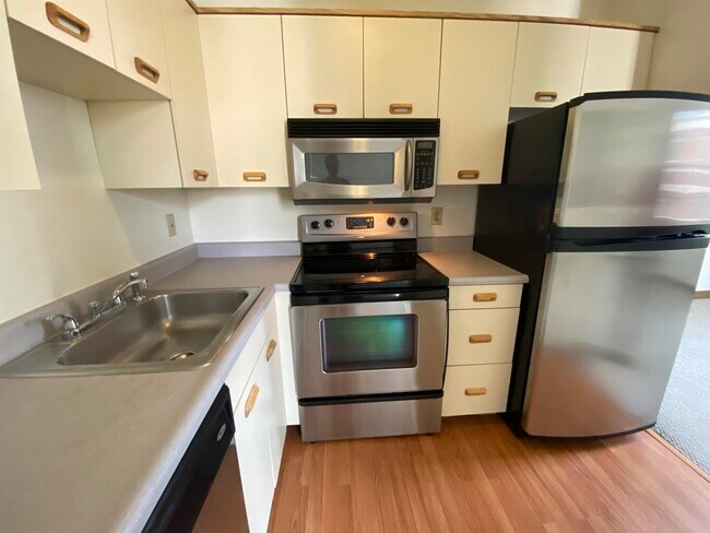 Building Photo - 30 Hanover St