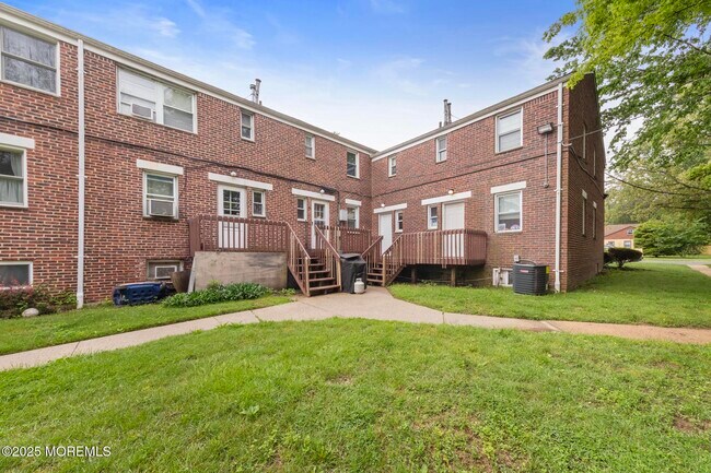 Building Photo - 317 Bath Ave
