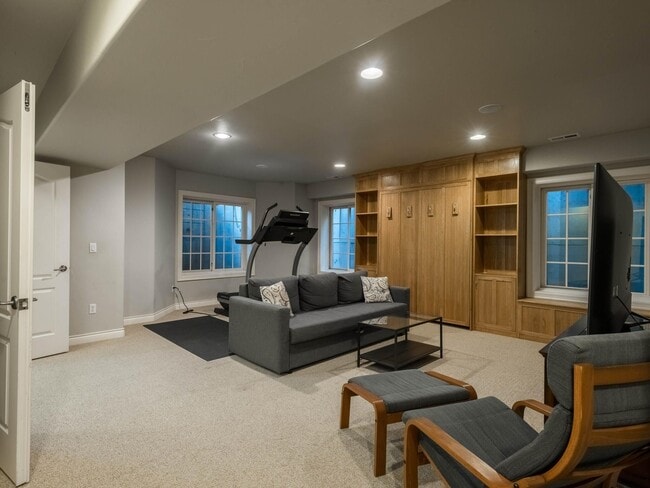 Building Photo - 9 Foxtail Cir