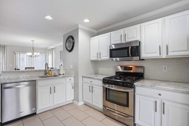 Building Photo - 1406 Pinnacle Way