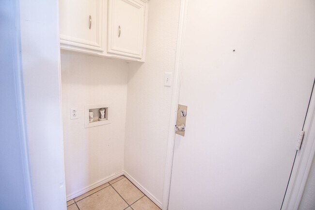 Building Photo - Great 3 bedroom 2 bathroom house in South Lubbock!