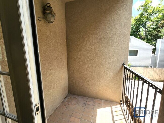 Building Photo - 319 Birdsall St
