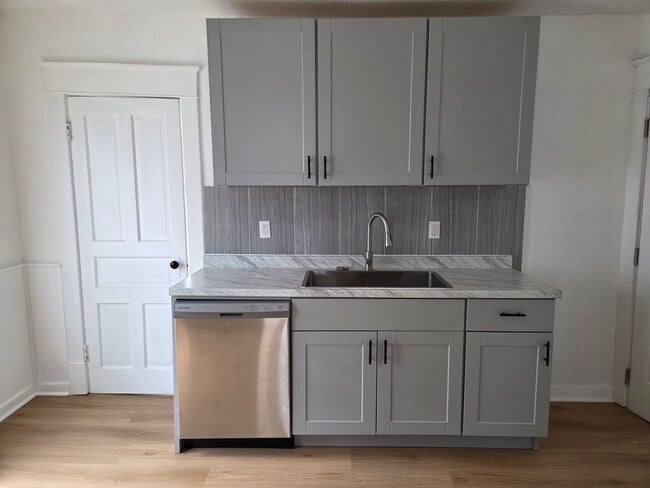 Building Photo - 5706 22nd Ave