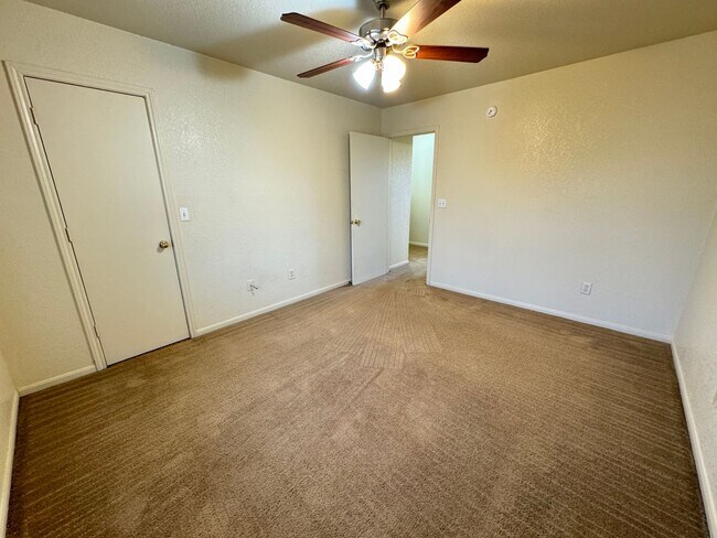 Building Photo - 205 Lydia Dr