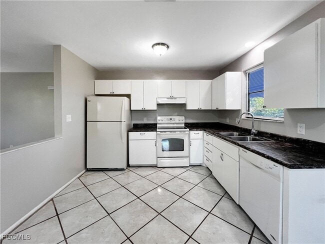 Building Photo - 8350 Wren Rd