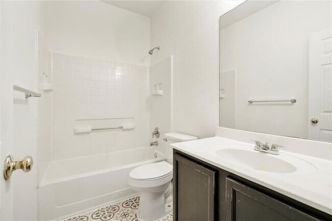 Building Photo - 702 Pampas Ricas Dr