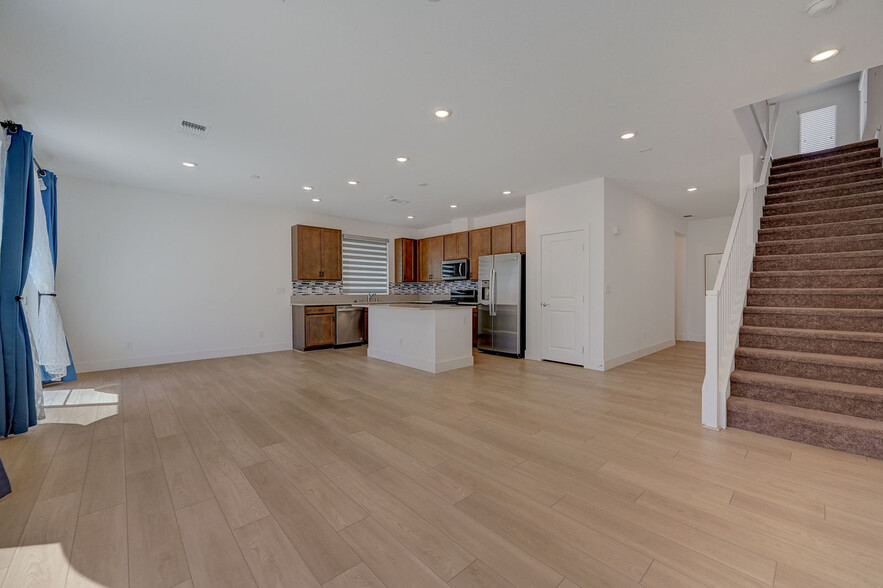 Building Photo - 5927 W Frias Ave