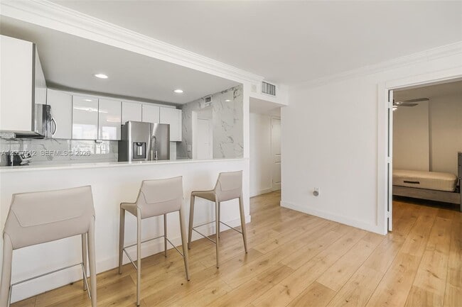 Building Photo - 401 Ocean Dr