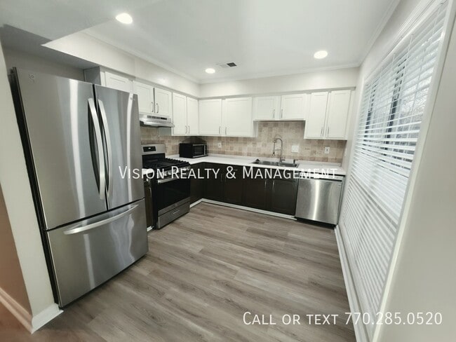 Building Photo - 5025 Brittany Dr
