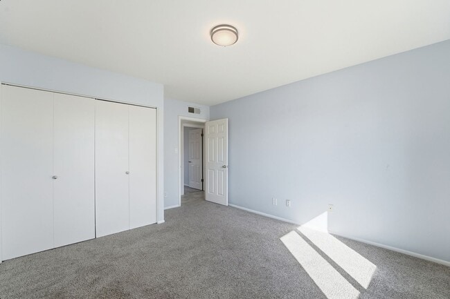 Building Photo - Beautifully remodeled home in a fantastic ...