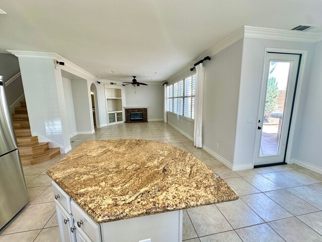 Building Photo - 4 bedroom beautiful Irvine home in gated N...