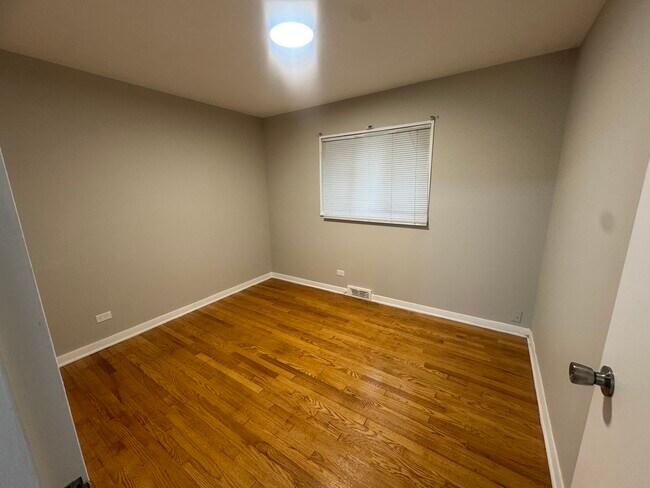 Building Photo - 15111 Woodlawn Ave E