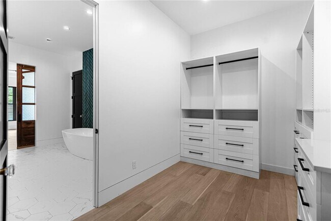 Building Photo - 1814 Barker Dr