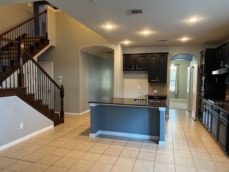 Building Photo - 1020 Chickasaw Dr