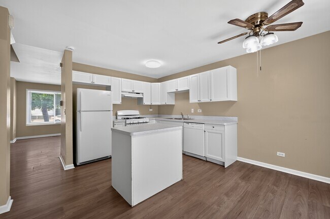 Building Photo - 1371 Andover Dr