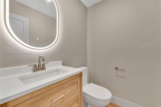 Building Photo - 443 SW 21st Rd