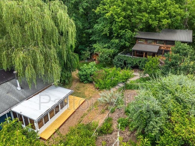 Building Photo - 83 5th Ave