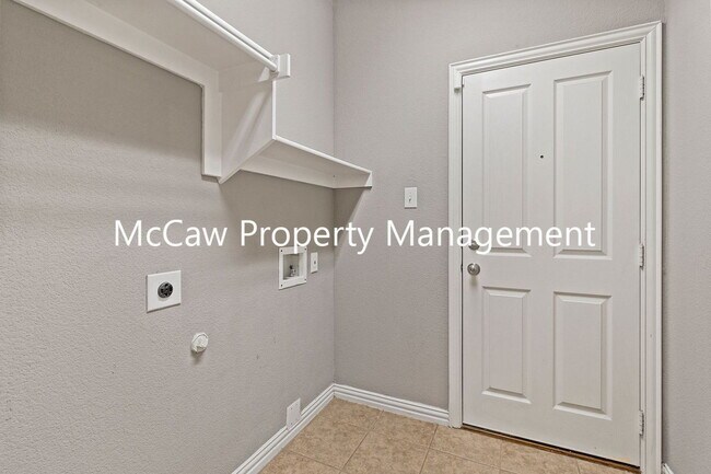 Building Photo - 604 Creekside Dr