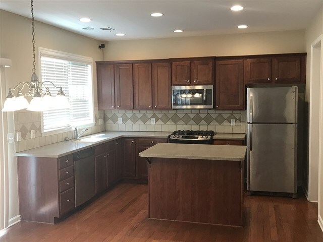 Building Photo - 811 Greenwood Crossing