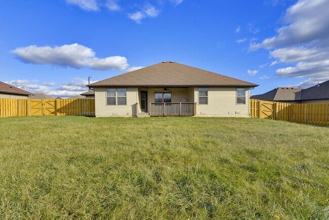 Building Photo - Available Dec 5!