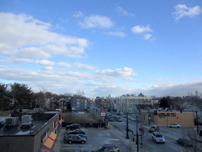 Building Photo - 2 Central St