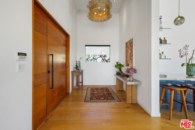 Building Photo - 8242 Hillside Ave