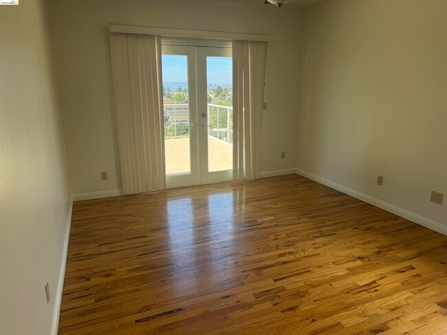 Building Photo - 3281 Madera Ave