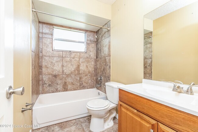Building Photo - 1109 Pace Dr NW
