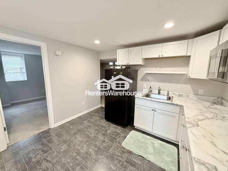 Building Photo - 3815 W 60th St