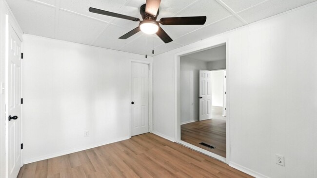 Building Photo - New 3 bedroom listing!