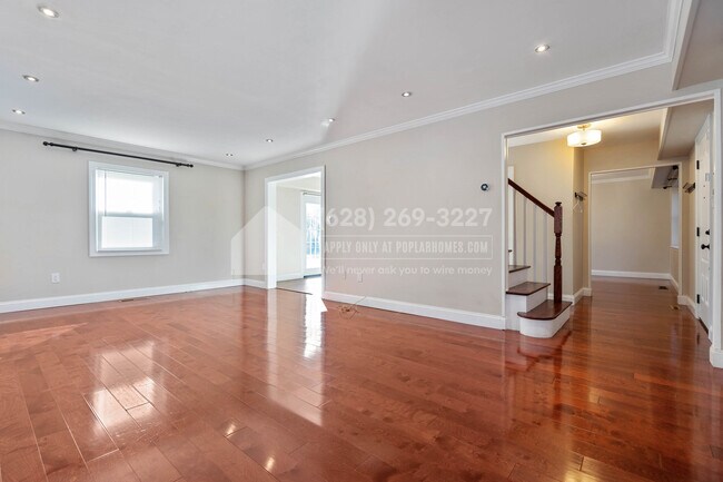 Building Photo - 2511 Kitmore Ln