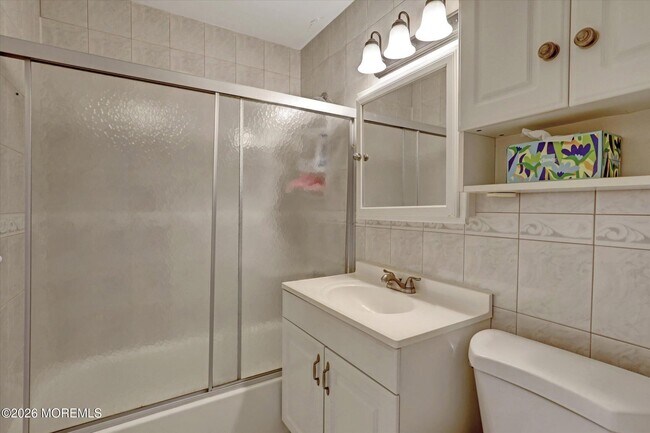 Building Photo - 265 Norgrove Ave