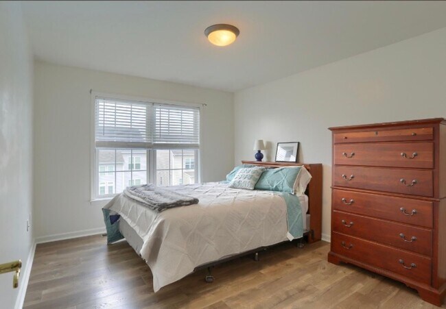 Building Photo - Luxury 5-Bedroom Home for Rent – $4,500/Month + Utilities