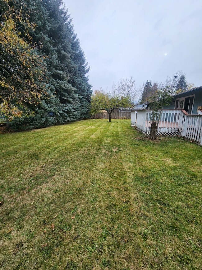 Building Photo - Very Large 3BR, 3BTH, Full Basement, Near Black Bay Park in Post Falls