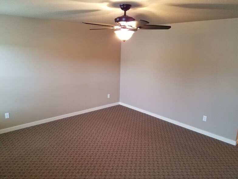 Building Photo - 3532 Hepburn St NE