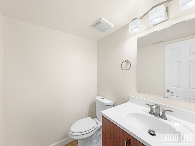 Building Photo - Modern 3BD/1.5BA Townhome in Tierrasanta with Kitchen Island, Private Yard, Pool & Tennis Court