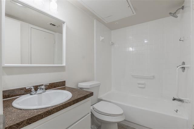 Building Photo - 714 Sceptre Cir