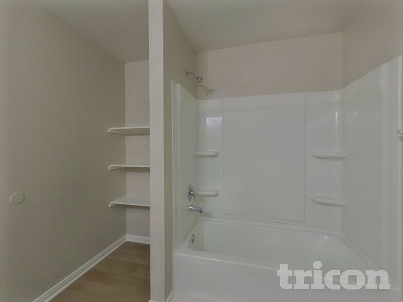 Building Photo - 10122 Cerritos dr