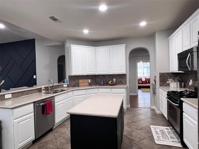 Building Photo - 3604 Pine Needle Cir