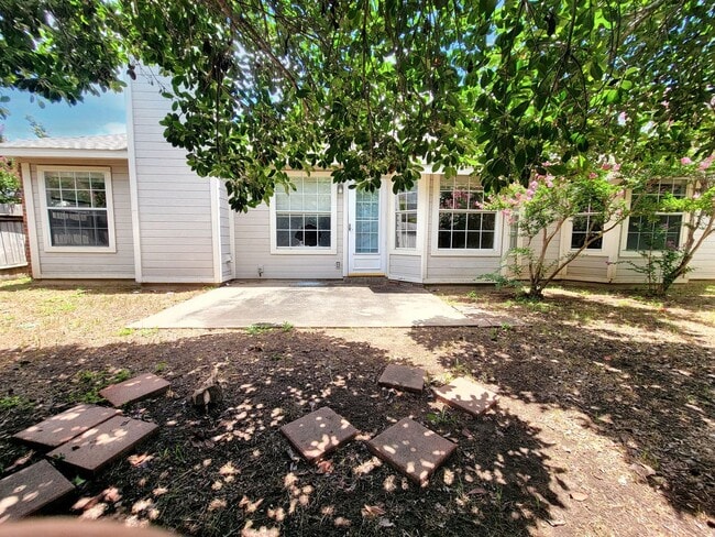 Building Photo - 3/BR, 2/BA Home with Spacious Layout & Lar...