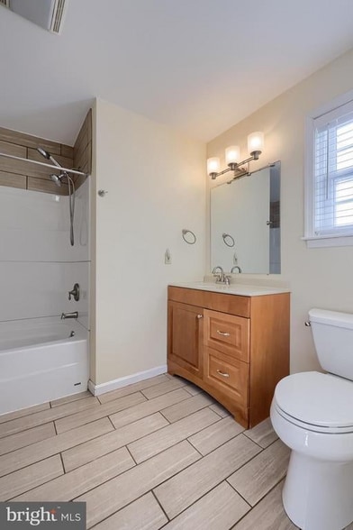 Building Photo - 1902 Pin Oak Dr