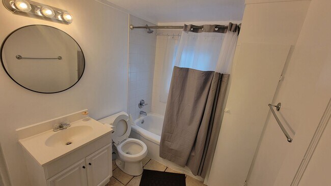 Building Photo - Great 1 bedroom in Germantown
