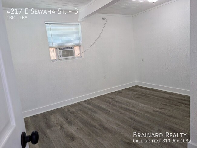 Building Photo - 4217 E Sewaha St