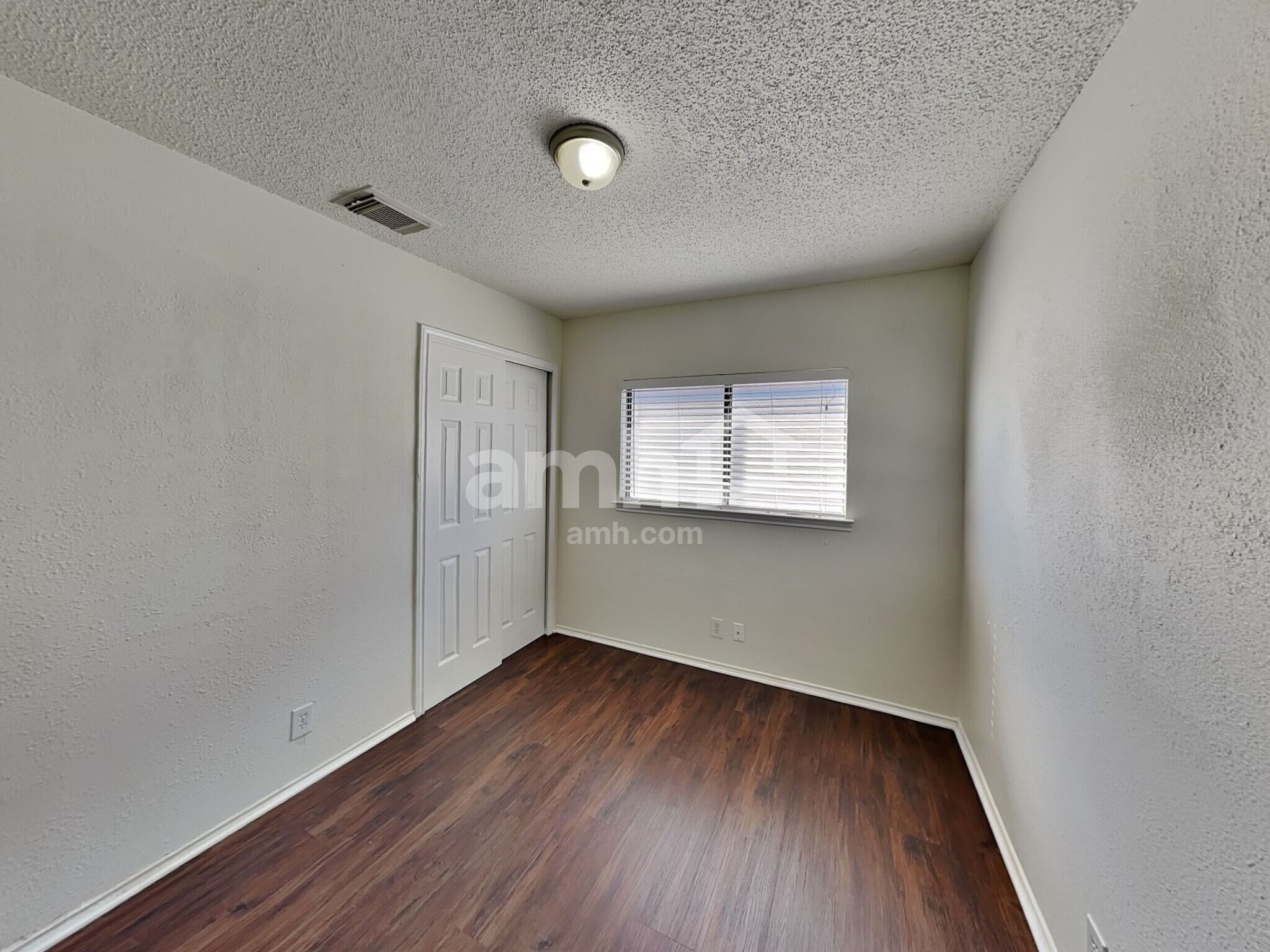 Building Photo - 33 Messenger Crk