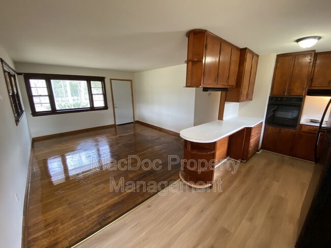 Building Photo - 10532 Robert E. Lee Drive